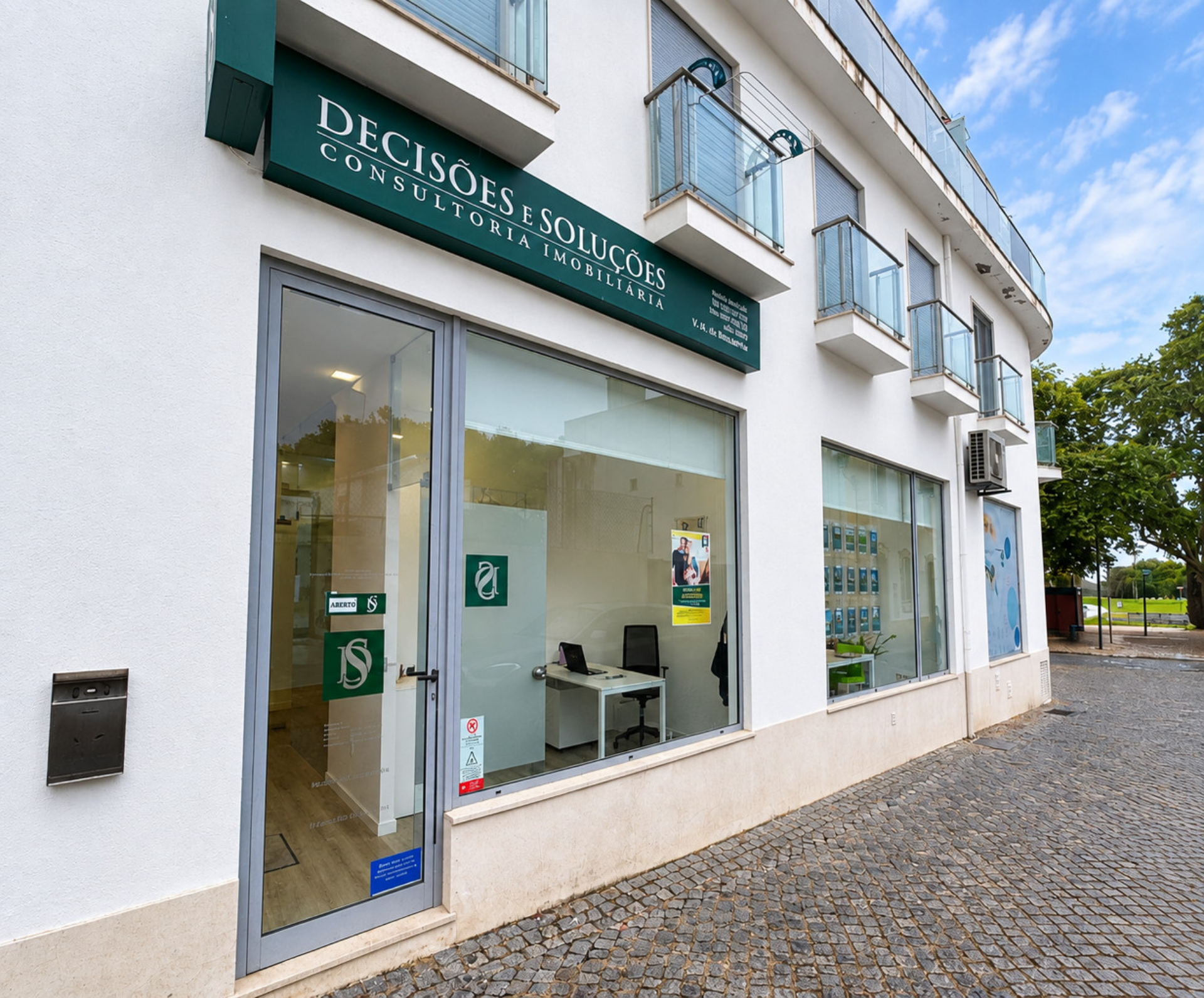 DECISÕES E SOLUÇÕES