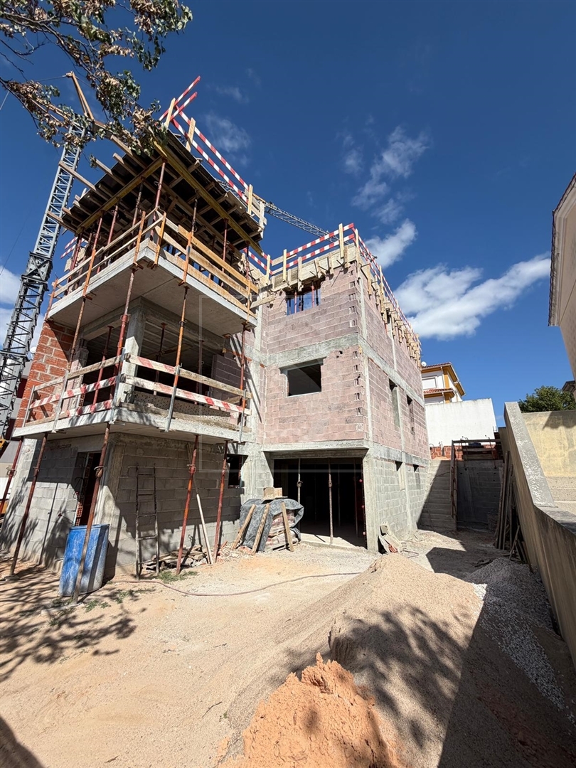 Moradia Geminada T4 TRIPLEX
